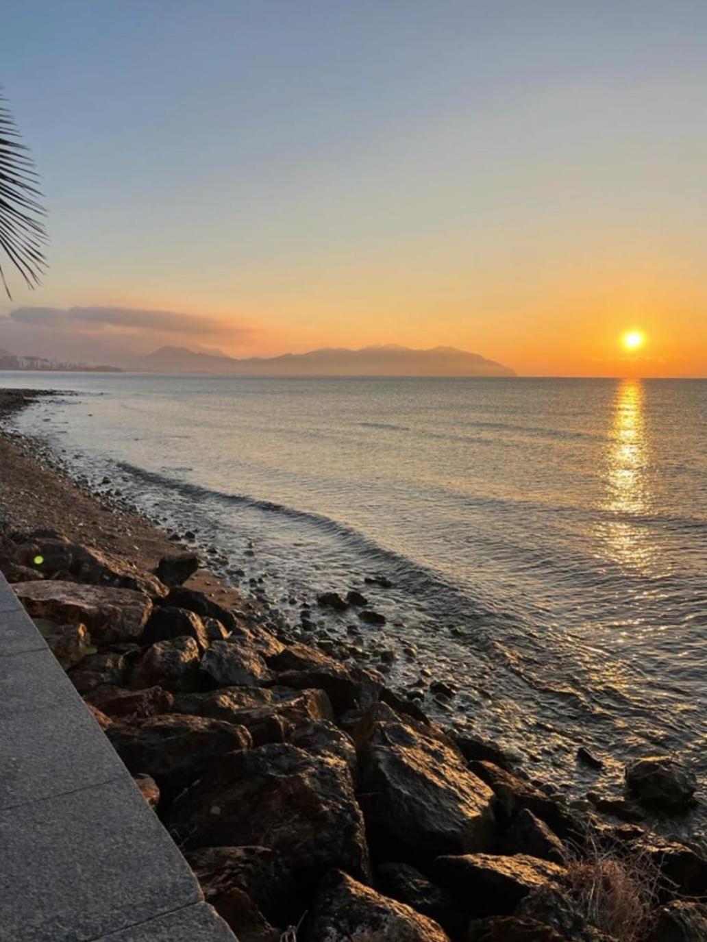 Vistas Al Mar Desde La Playa De El Rihuete En Puerto De Mazarron Lejlighed Eksteriør billede